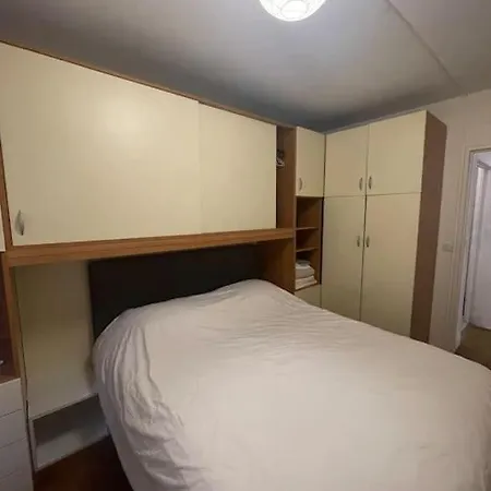 2 Pieces Centre